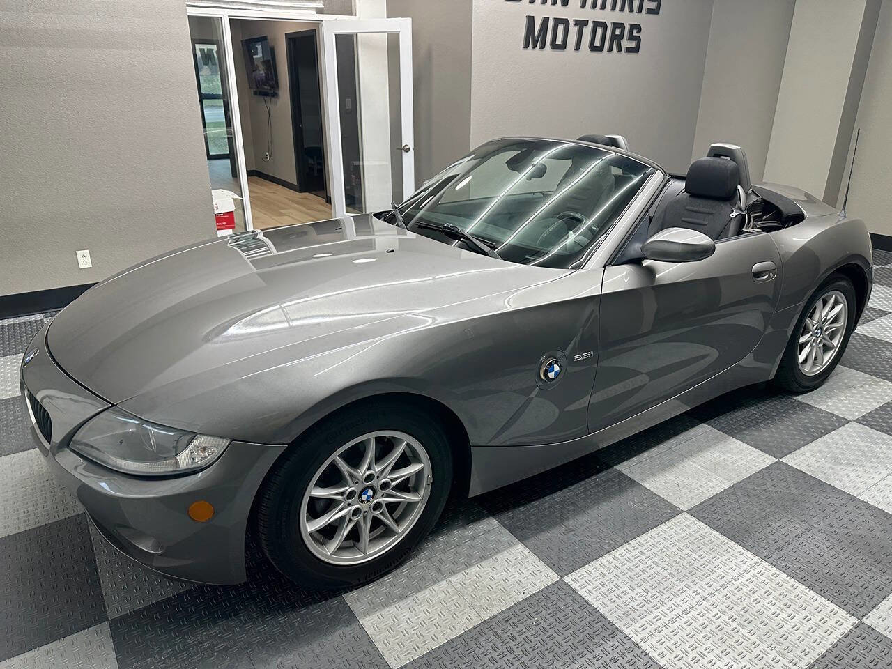 Used 2005 BMW Z4 2.5i image 13