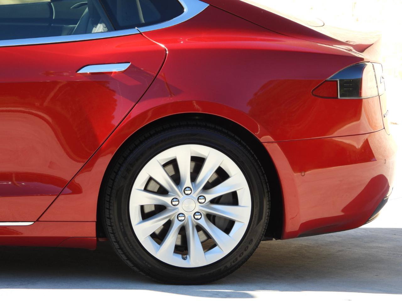 Used 2018 Tesla Model S 100D AWD/4WD image 23