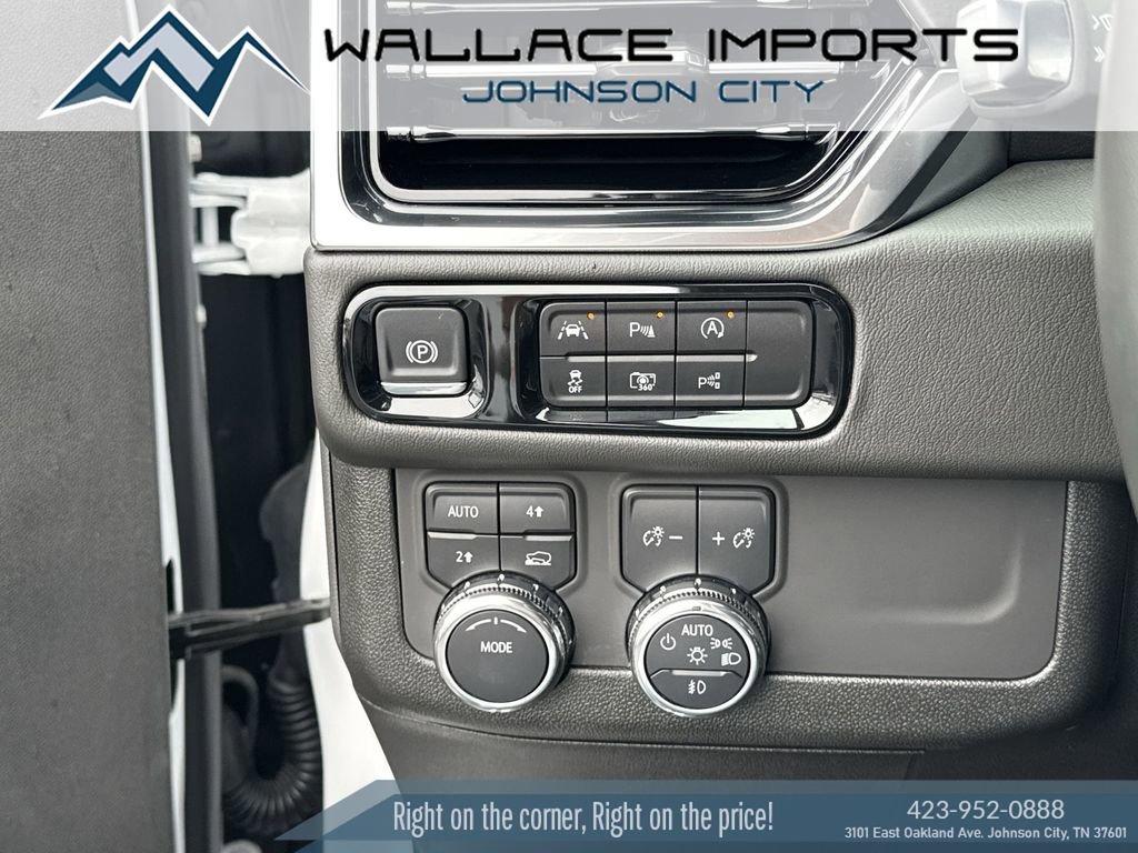 Used 2025 GMC Yukon Denali AWD/4WD image 33