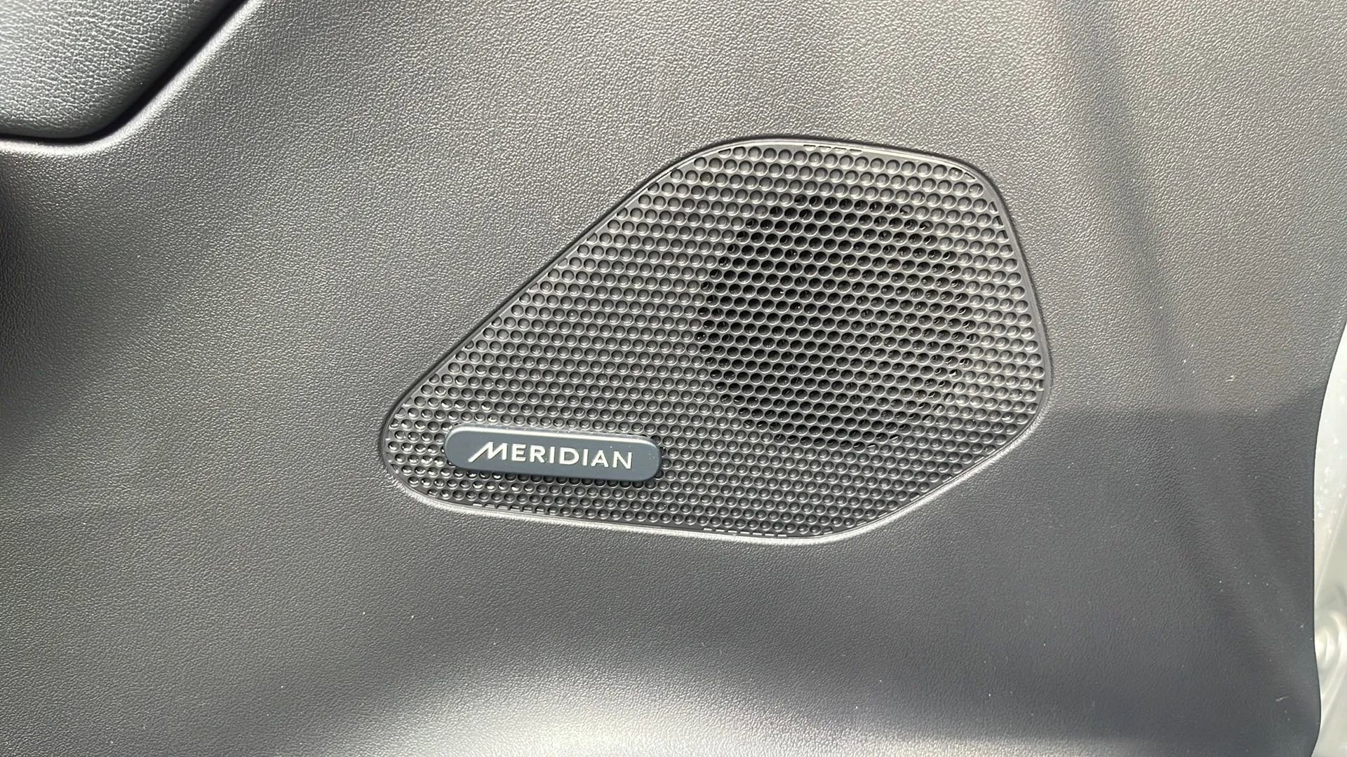 Used 2017 Jaguar F-PACE Premium image 22