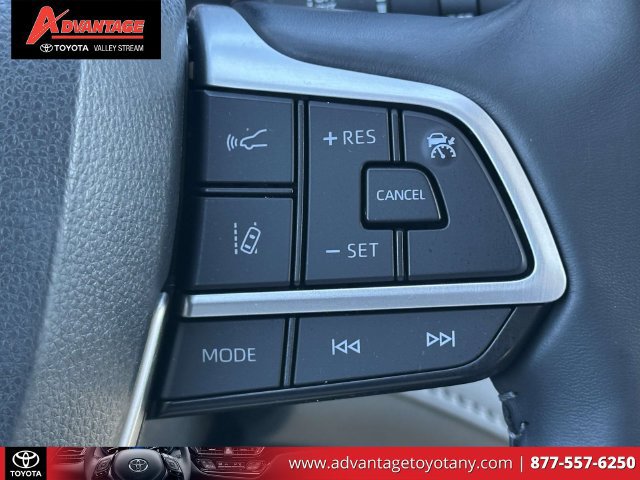 Used 2023 Toyota Highlander LE AWD/4WD image 25