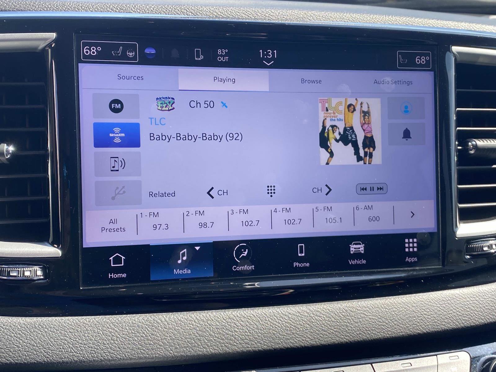 Certified 2024 Chrysler Pacifica Touring-L image 26