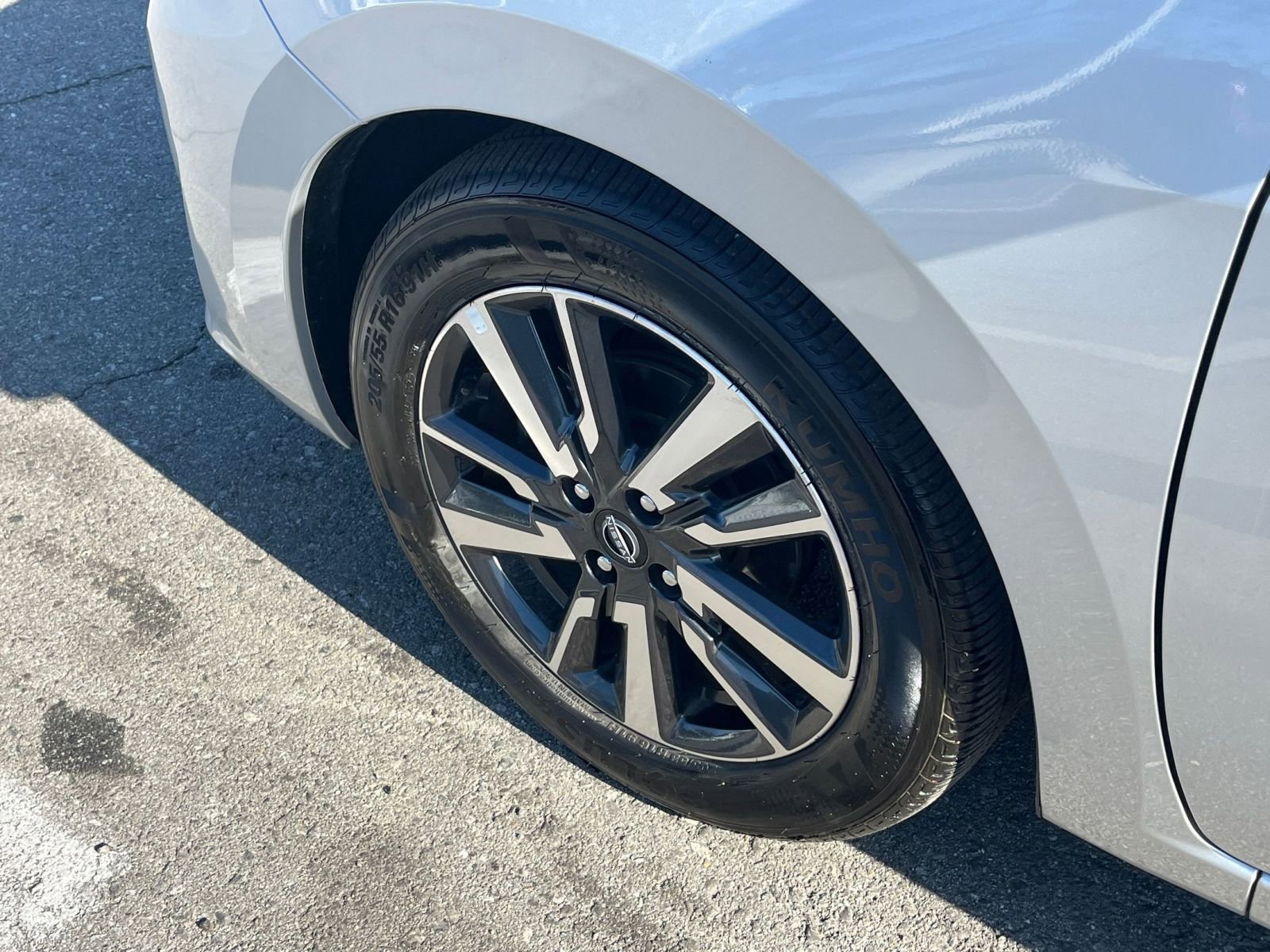 Used 2025 Nissan Versa SV FWD image 30