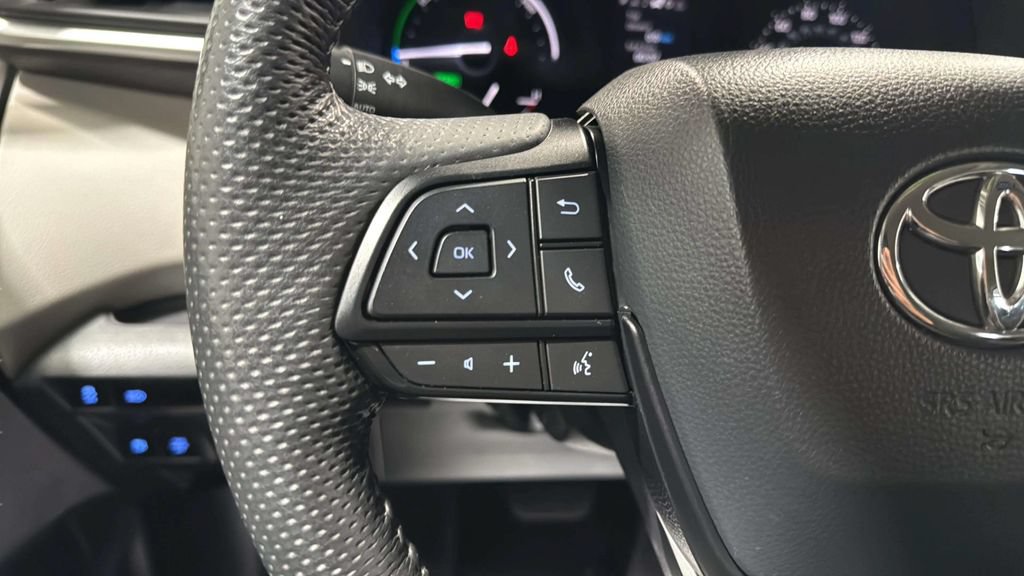 Used 2024 Toyota Sienna LE FWD image 26