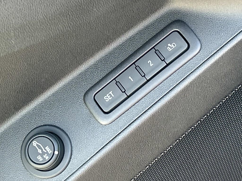 Used 2018 Chevrolet Equinox Premier FWD image 20