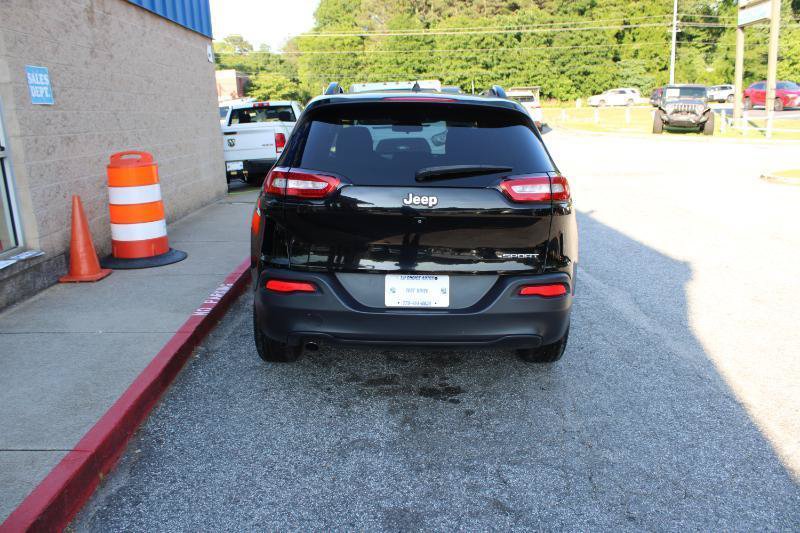 Used 2017 Jeep Cherokee Sport FWD image 5