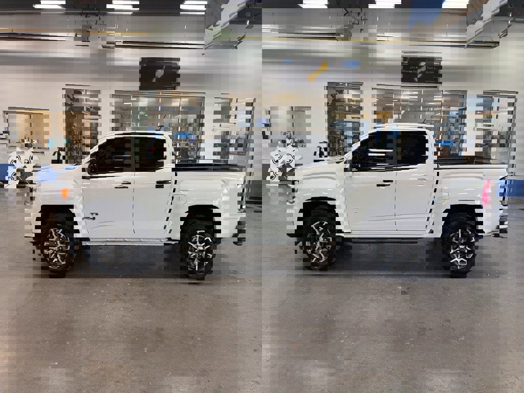 Used 2021 GMC Canyon AT4 image 2