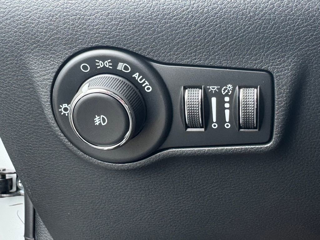 New 2026 Jeep Compass Limited w/ Sun, Sound & Navigation Group AWD/4WD image 28