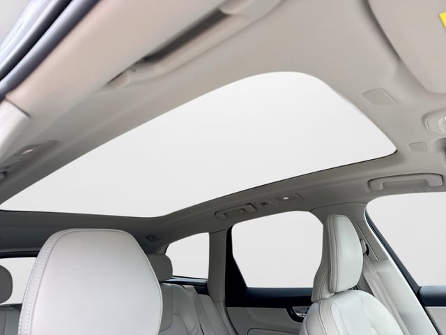 Certified 2026 Volvo XC60 B5 Ultra AWD/4WD image 19