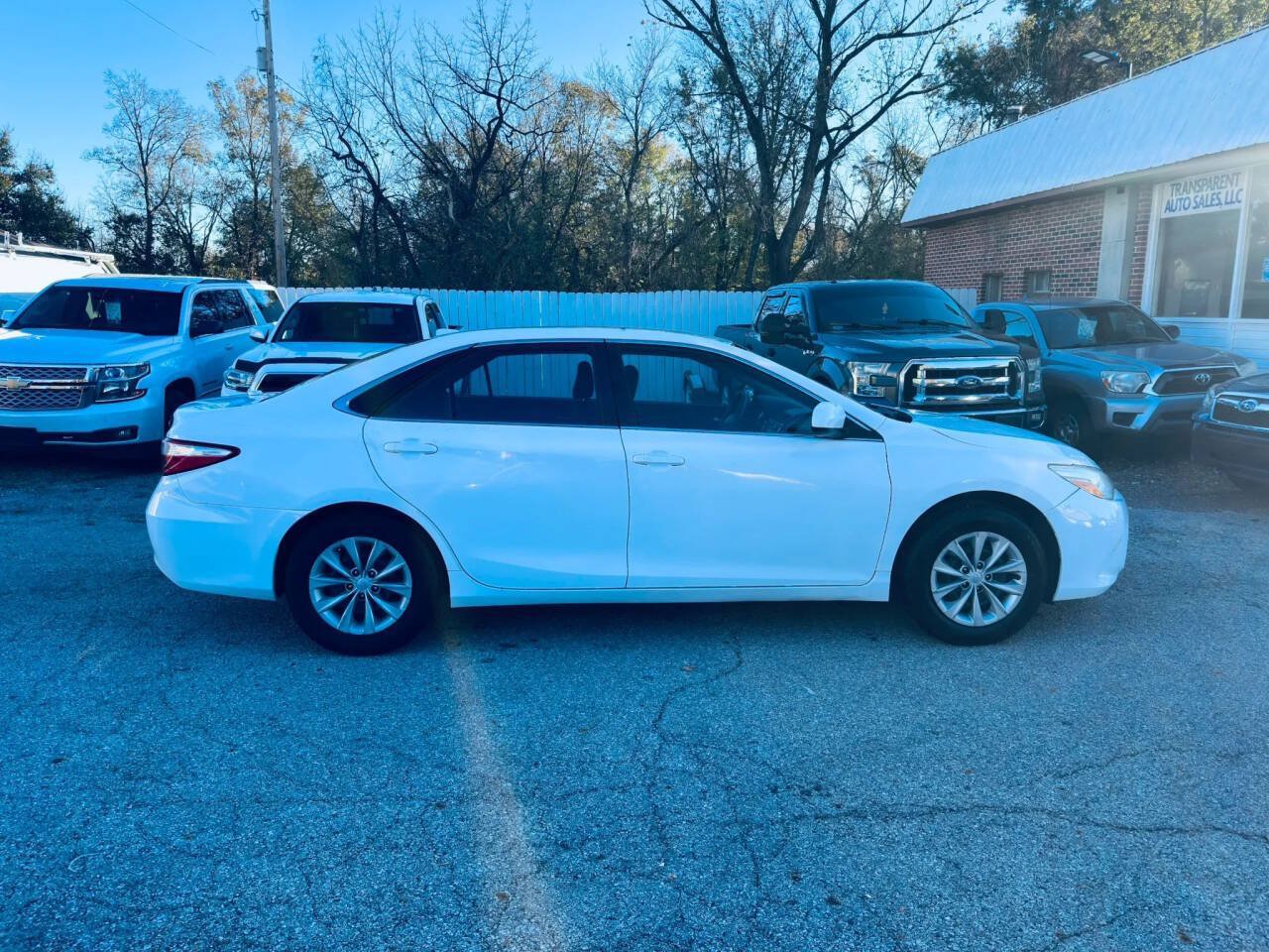 Used 2015 Toyota Camry LE FWD image 4