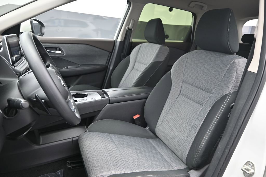 Used 2023 Nissan Rogue SV FWD image 16