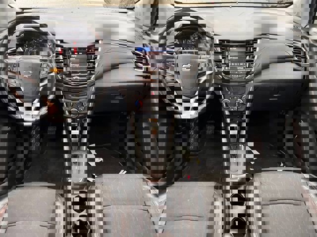 Used 2020 Chevrolet Trax LT w/ Sun & Sound Package image 11