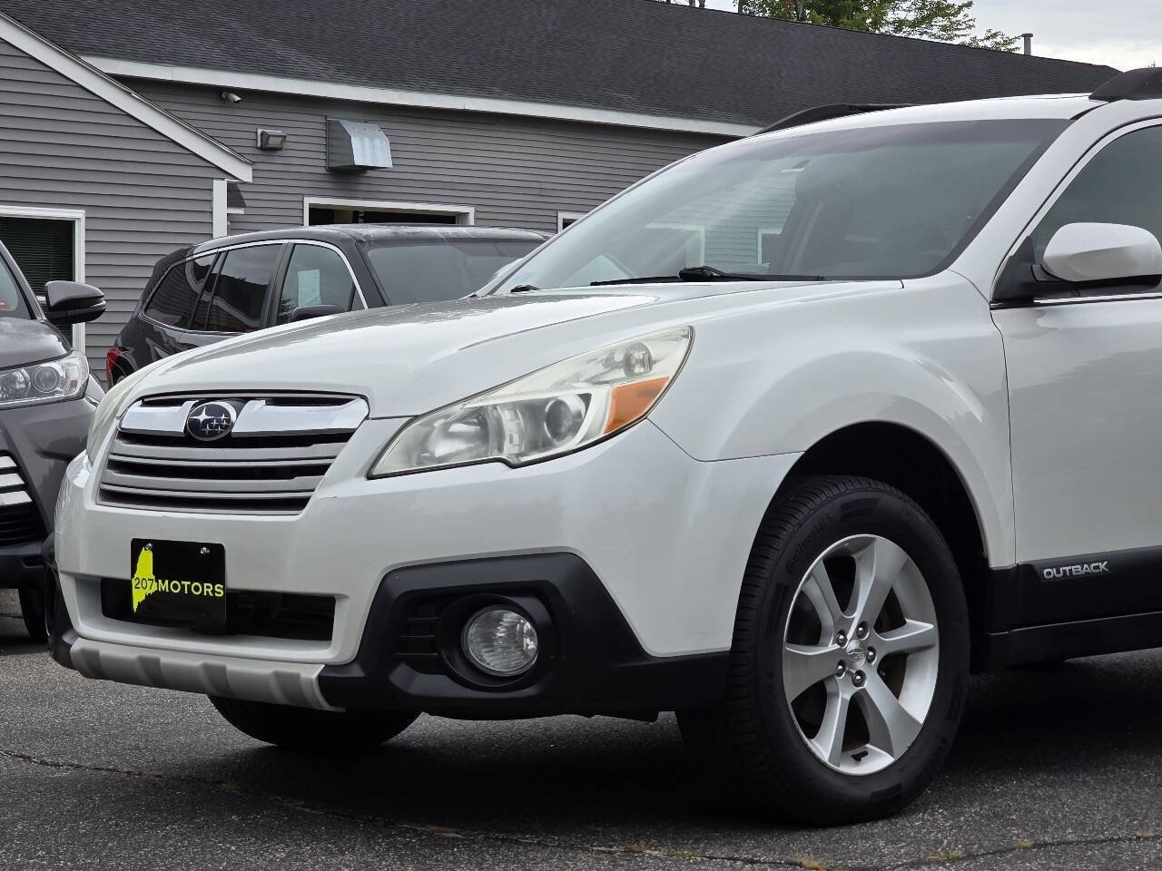 Used 2014 Subaru Outback 2.5i Limited w/ Moonroof Package AWD/4WD image 6
