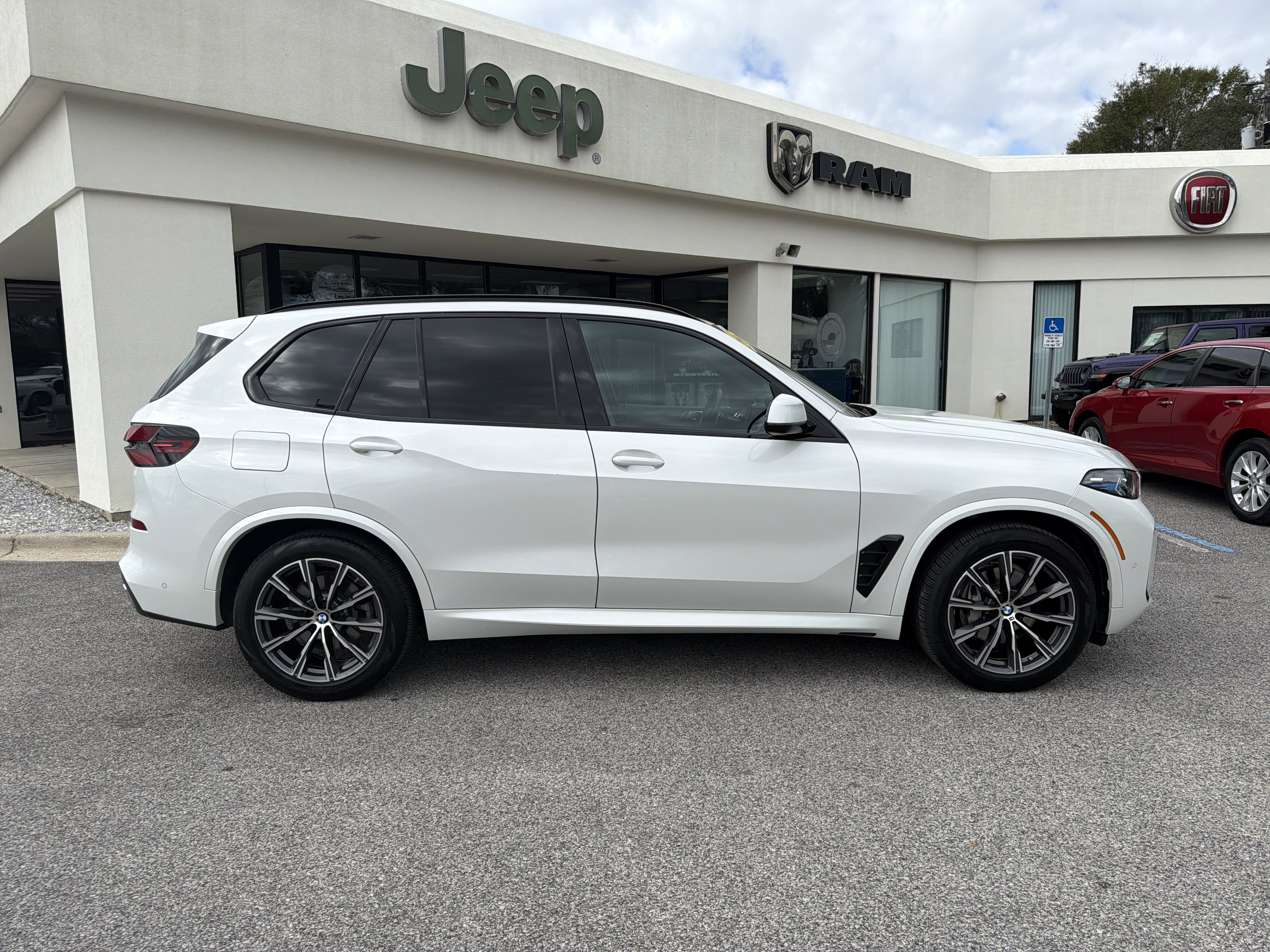 Used 2025 BMW X5 xDrive40i image 3