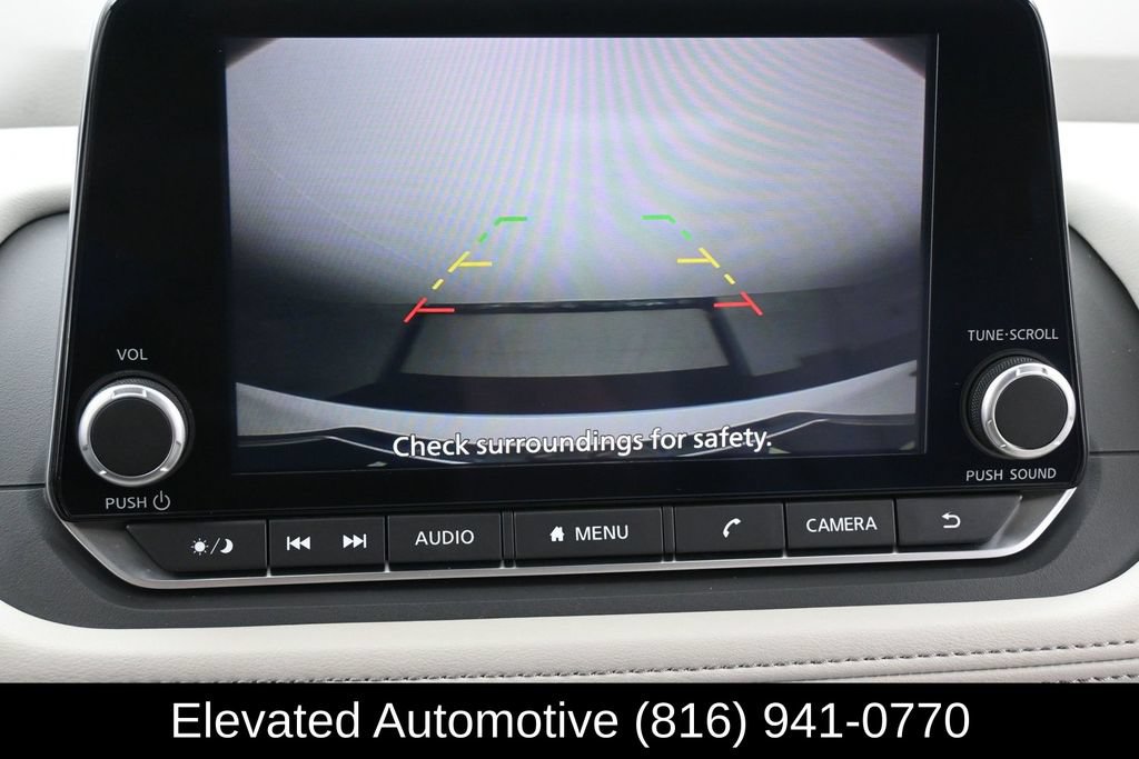 Used 2024 Nissan Rogue SV AWD/4WD image 23