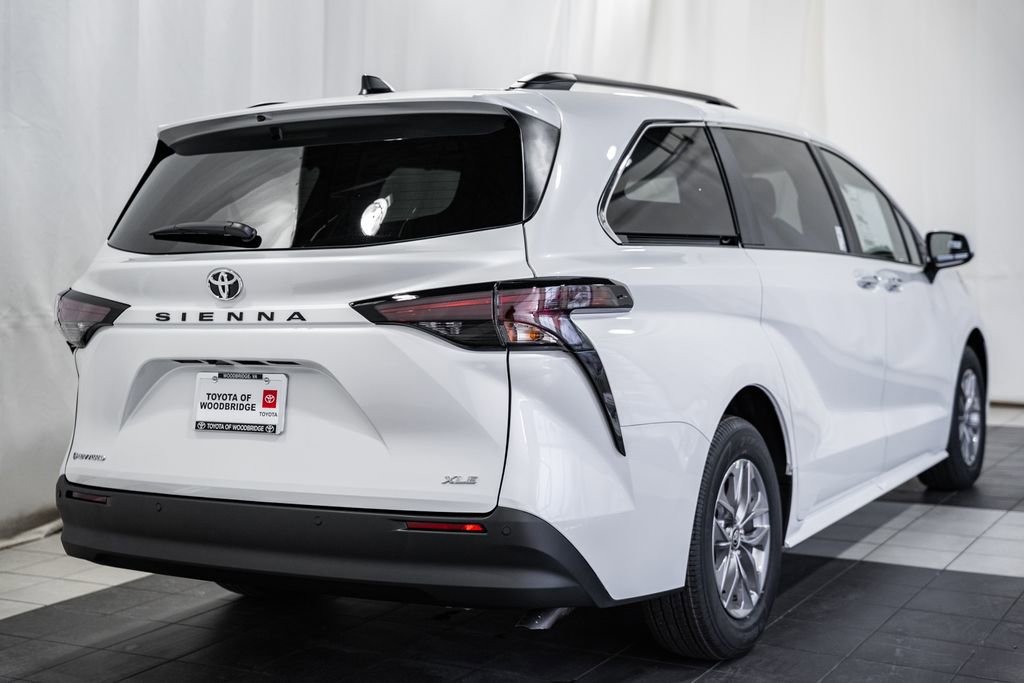 New 2026 Toyota Sienna XLE image 4