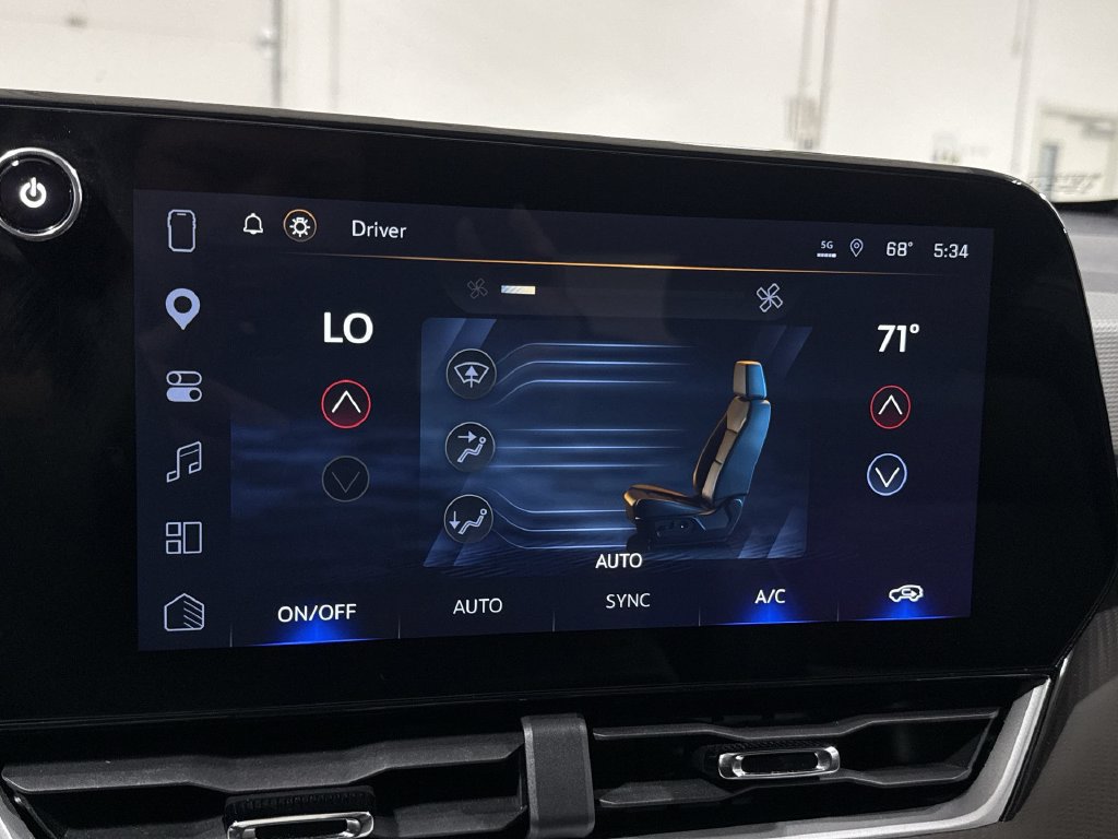 Used 2025 Chevrolet Equinox LT w/ Convenience Package II AWD/4WD image 17