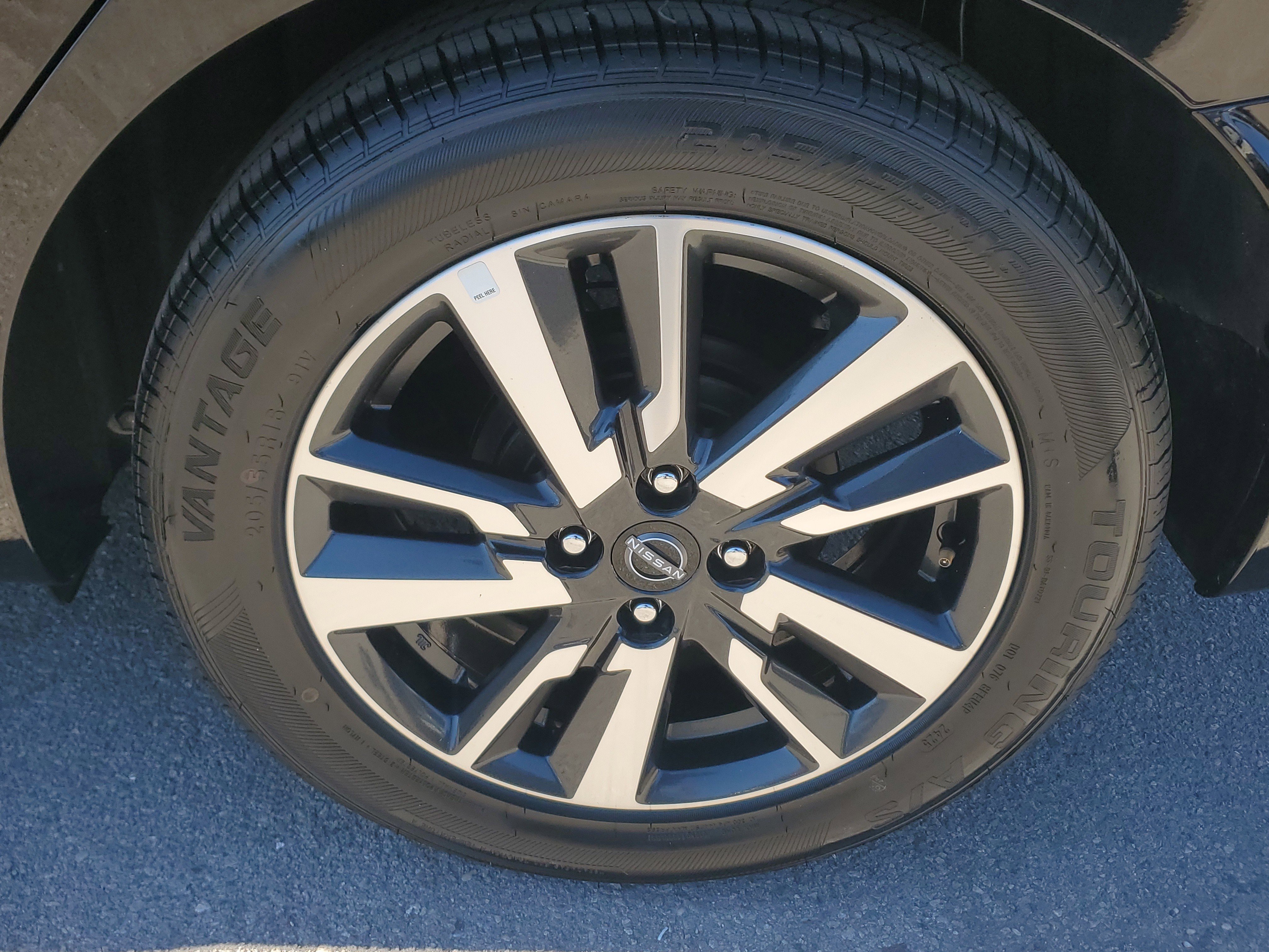 Certified 2025 Nissan Versa SV image 27