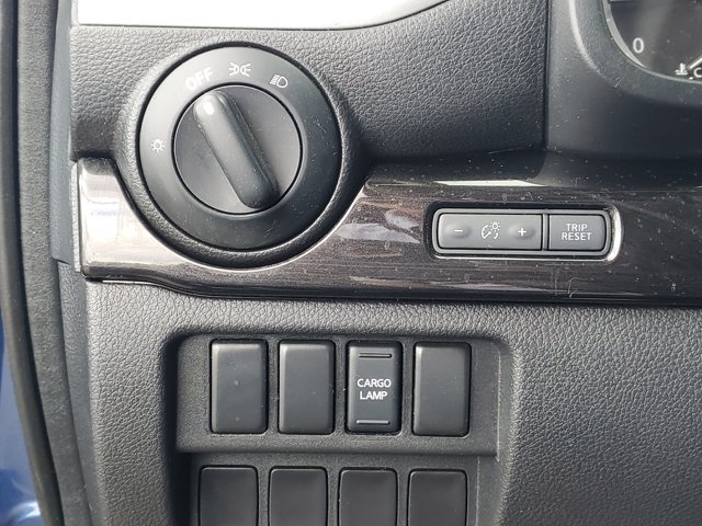 Used 2017 Nissan Titan SV AWD/4WD image 15