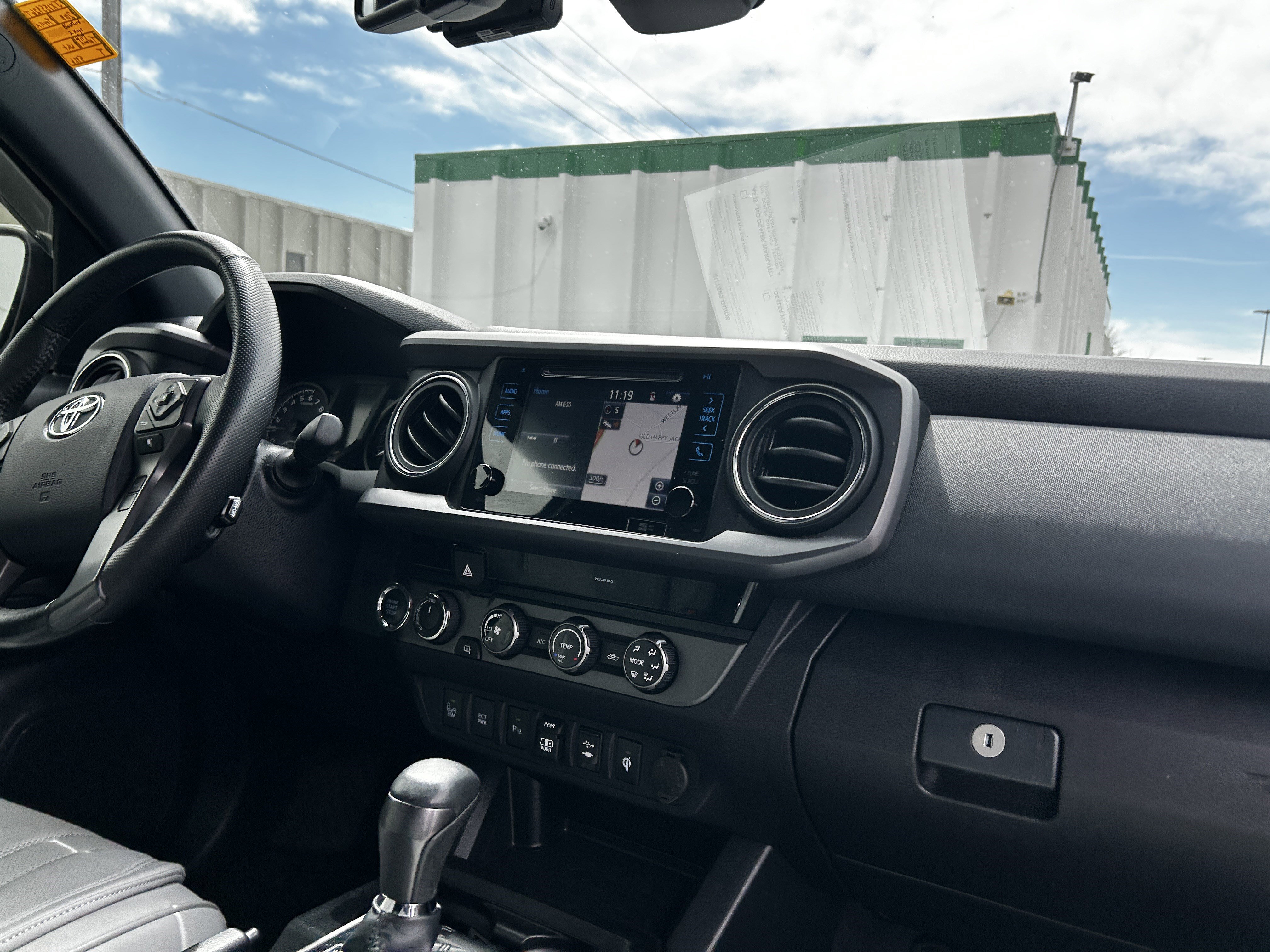 Used 2018 Toyota Tacoma TRD Sport w/ Technology Package image 14