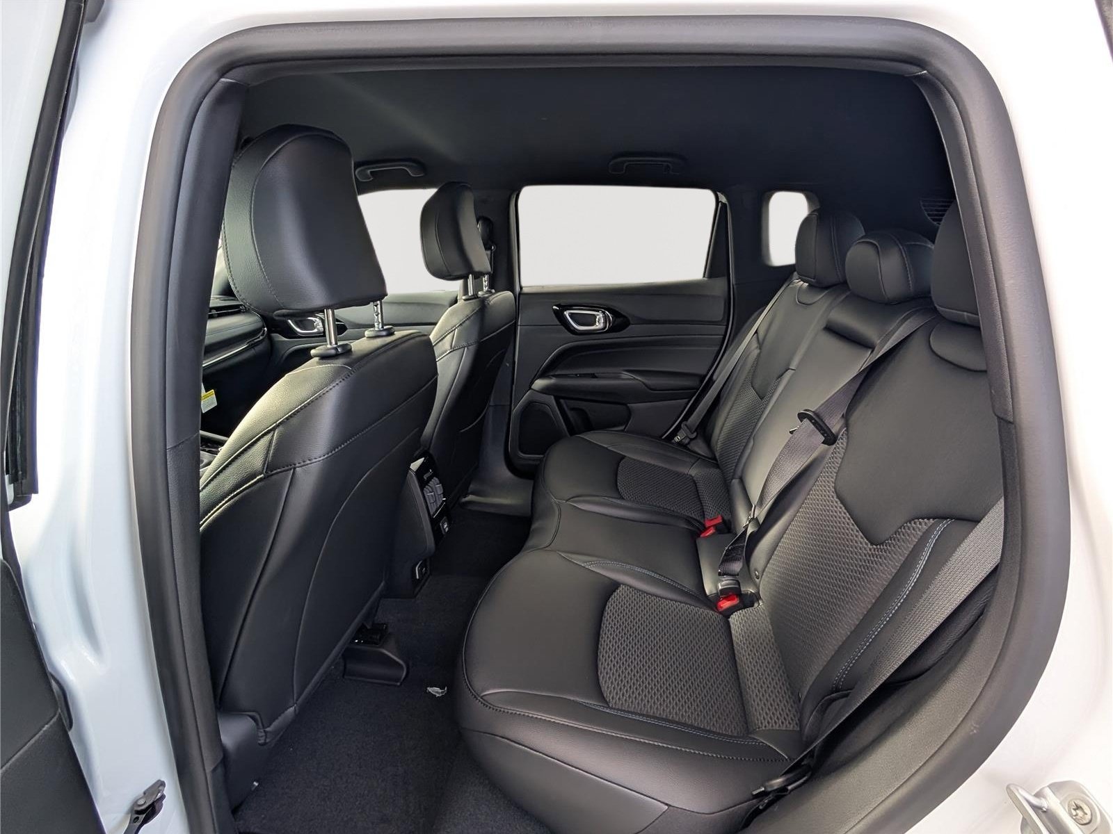 New 2026 Jeep Compass Latitude AWD/4WD image 9