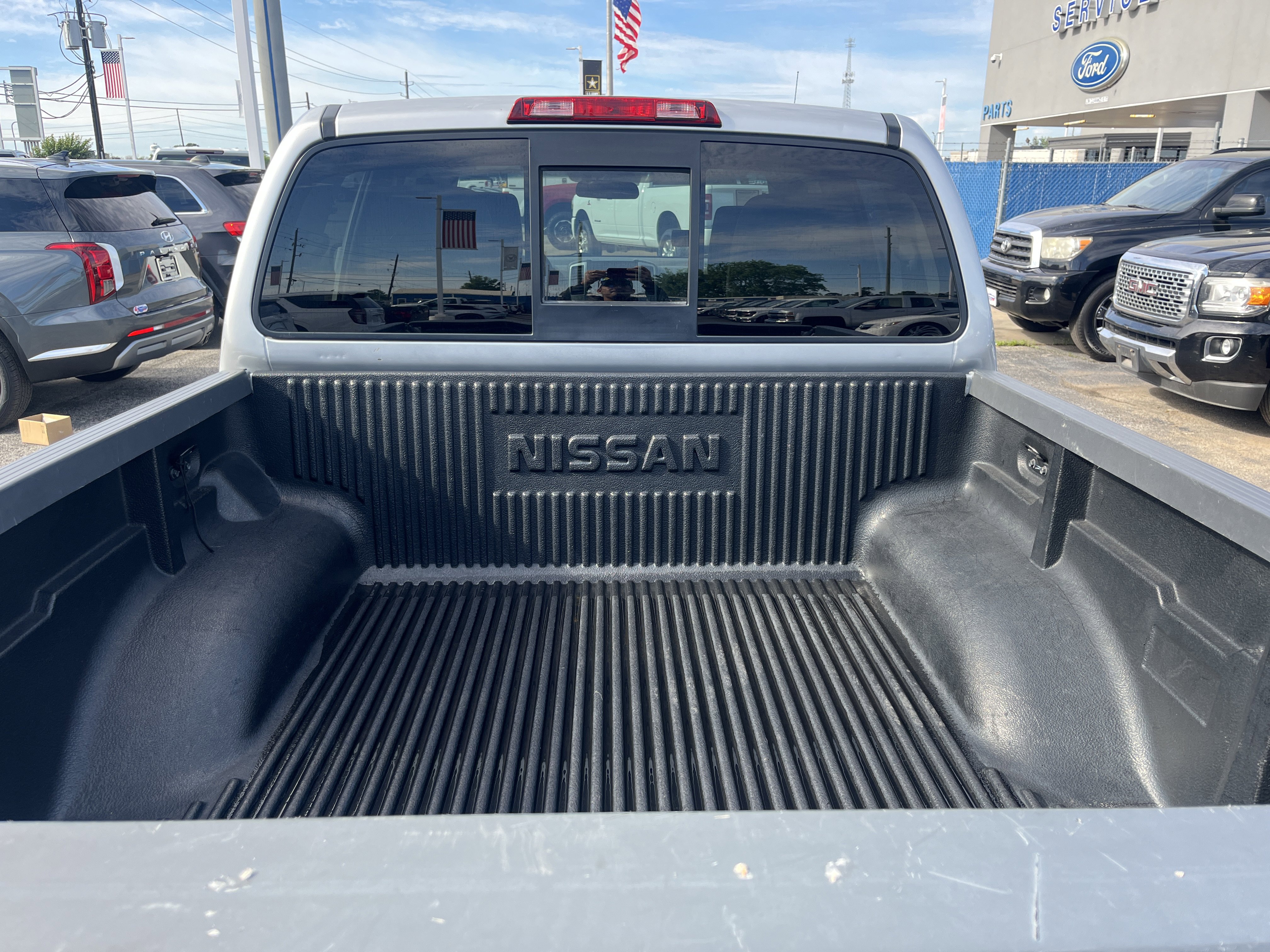 Used 2019 Nissan Frontier SV image 6