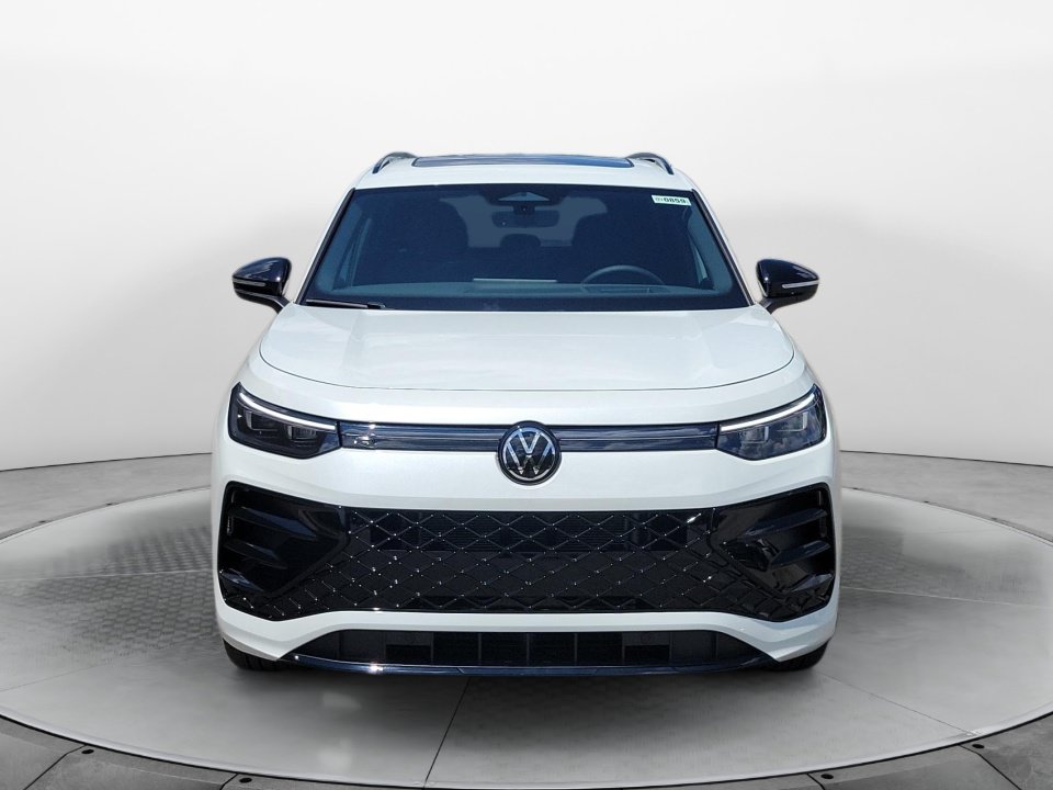 New 2026 Volkswagen Tiguan SE R-Line FWD image 2