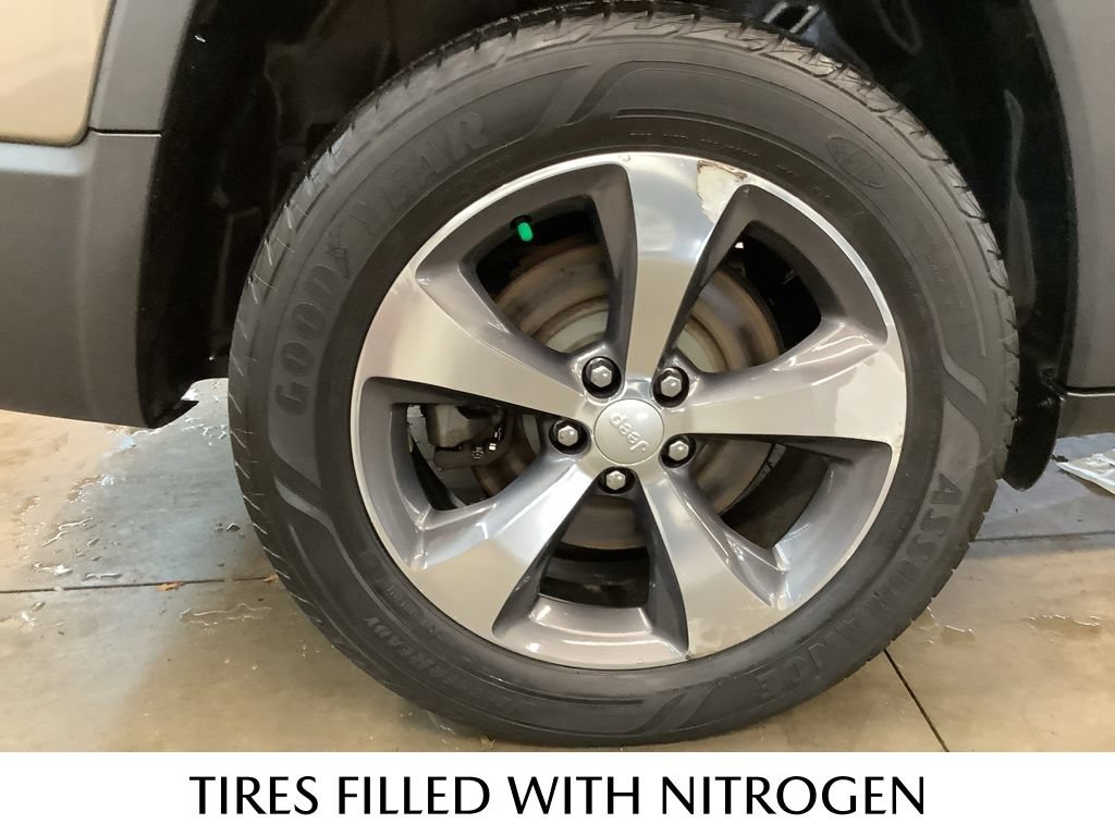 Used 2019 Jeep Cherokee Limited AWD/4WD image 24