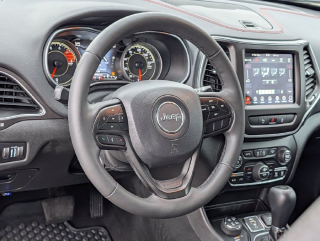 Used 2021 Jeep Cherokee Trailhawk AWD/4WD image 17