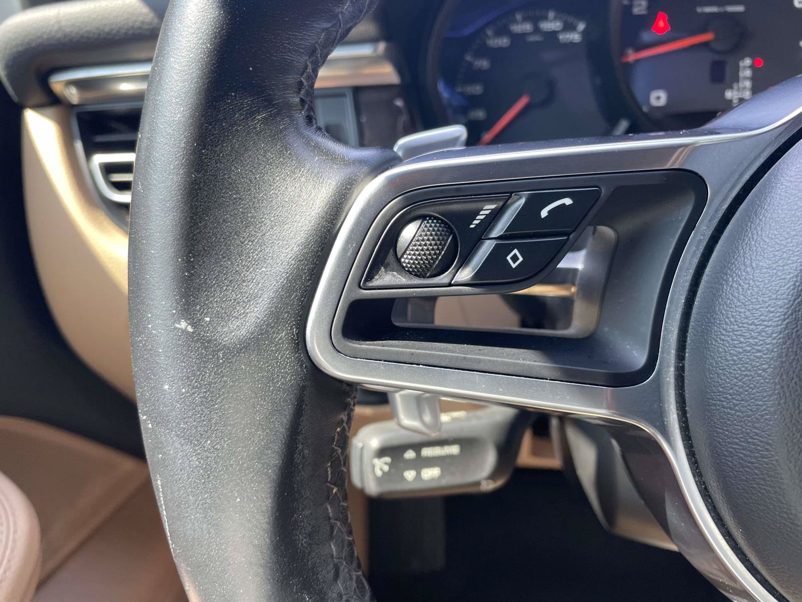 Used 2020 Porsche Macan AWD/4WD image 23