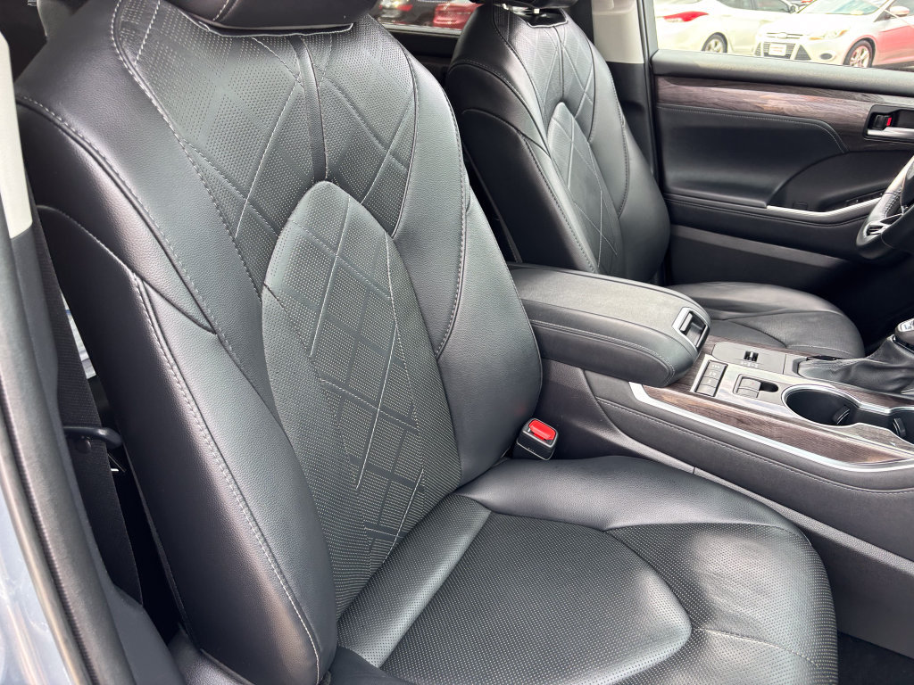 Certified 2021 Toyota Highlander Platinum AWD/4WD image 46
