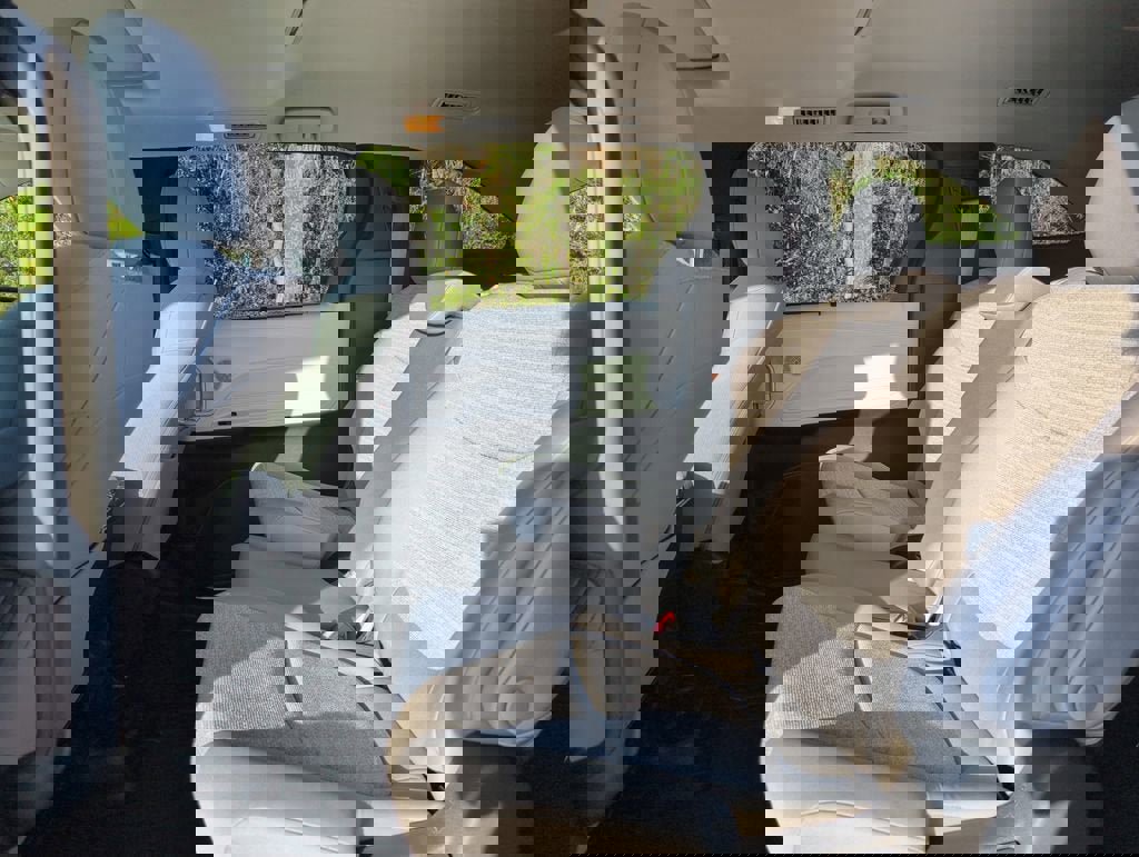 Used 2025 Toyota Sienna LE w/ LE Plus Package image 32