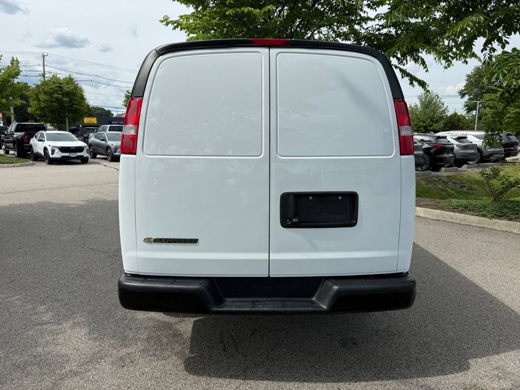Used 2025 Chevrolet Express 2500 Extended w/ Driver Convenience Package RWD image 4