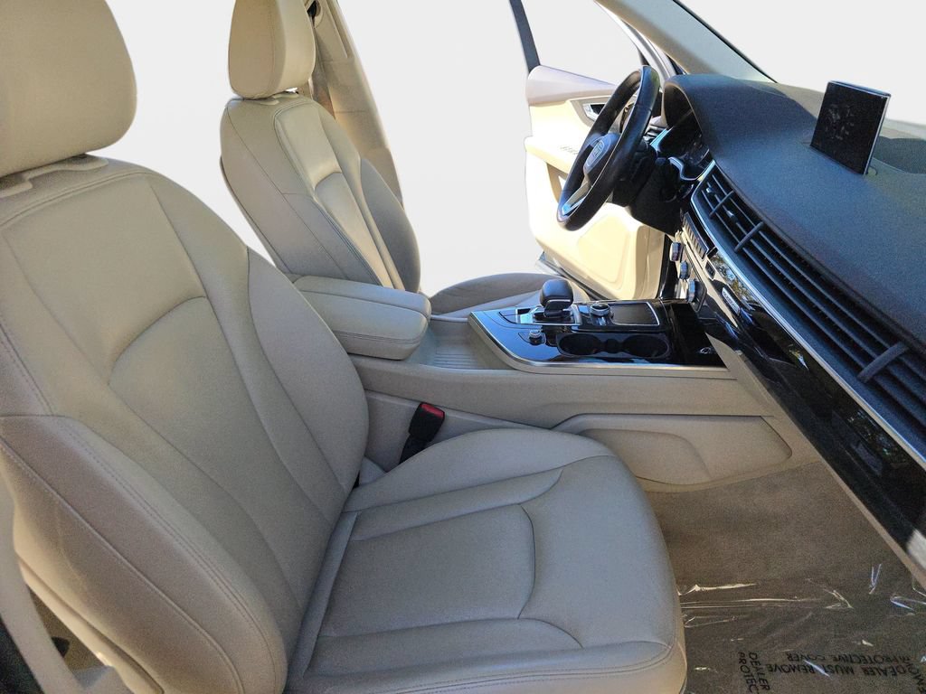 Used 2018 Audi Q7 3.0T Premium AWD/4WD image 12