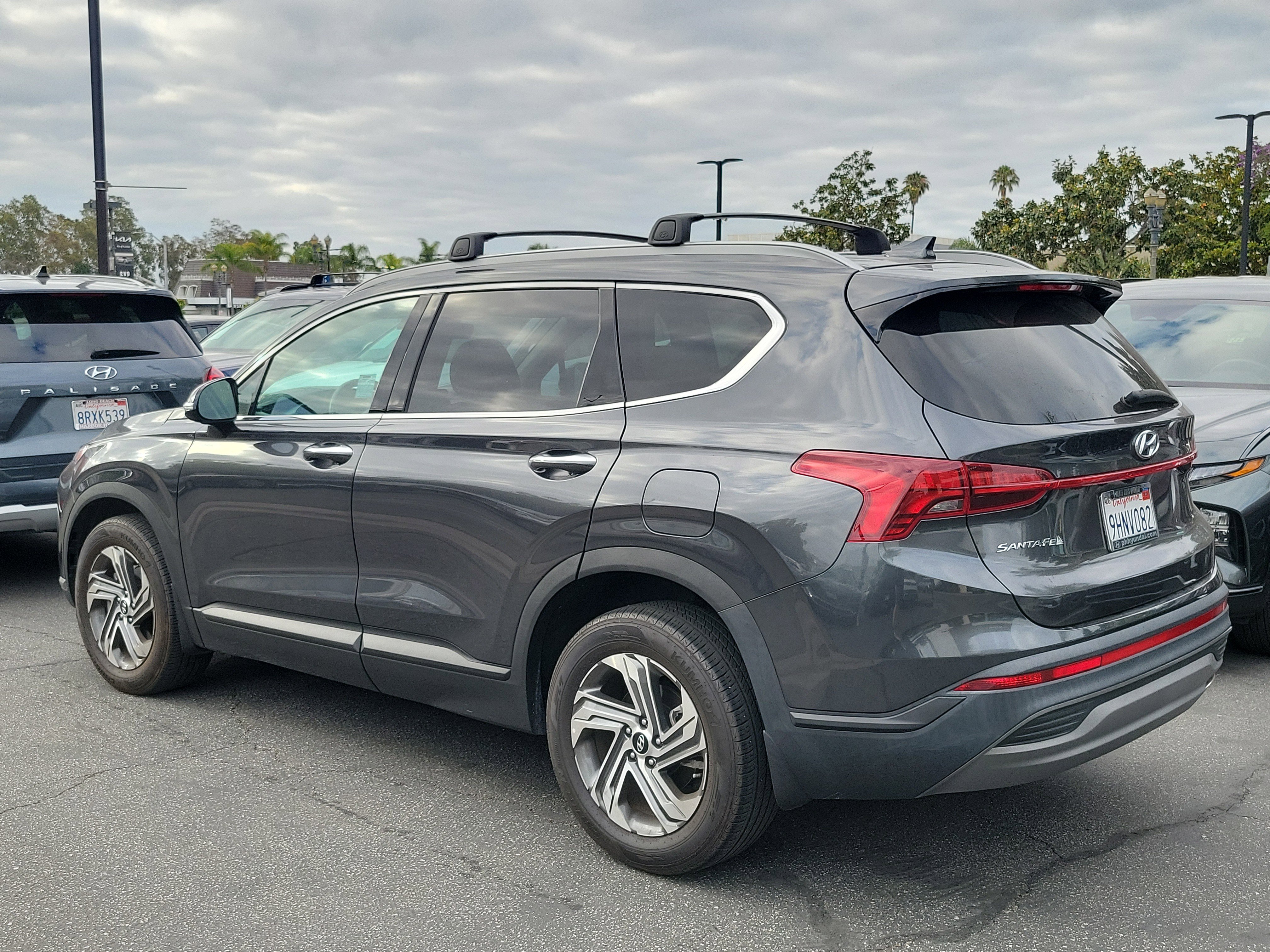 Used 2023 Hyundai Santa Fe SEL FWD image 4