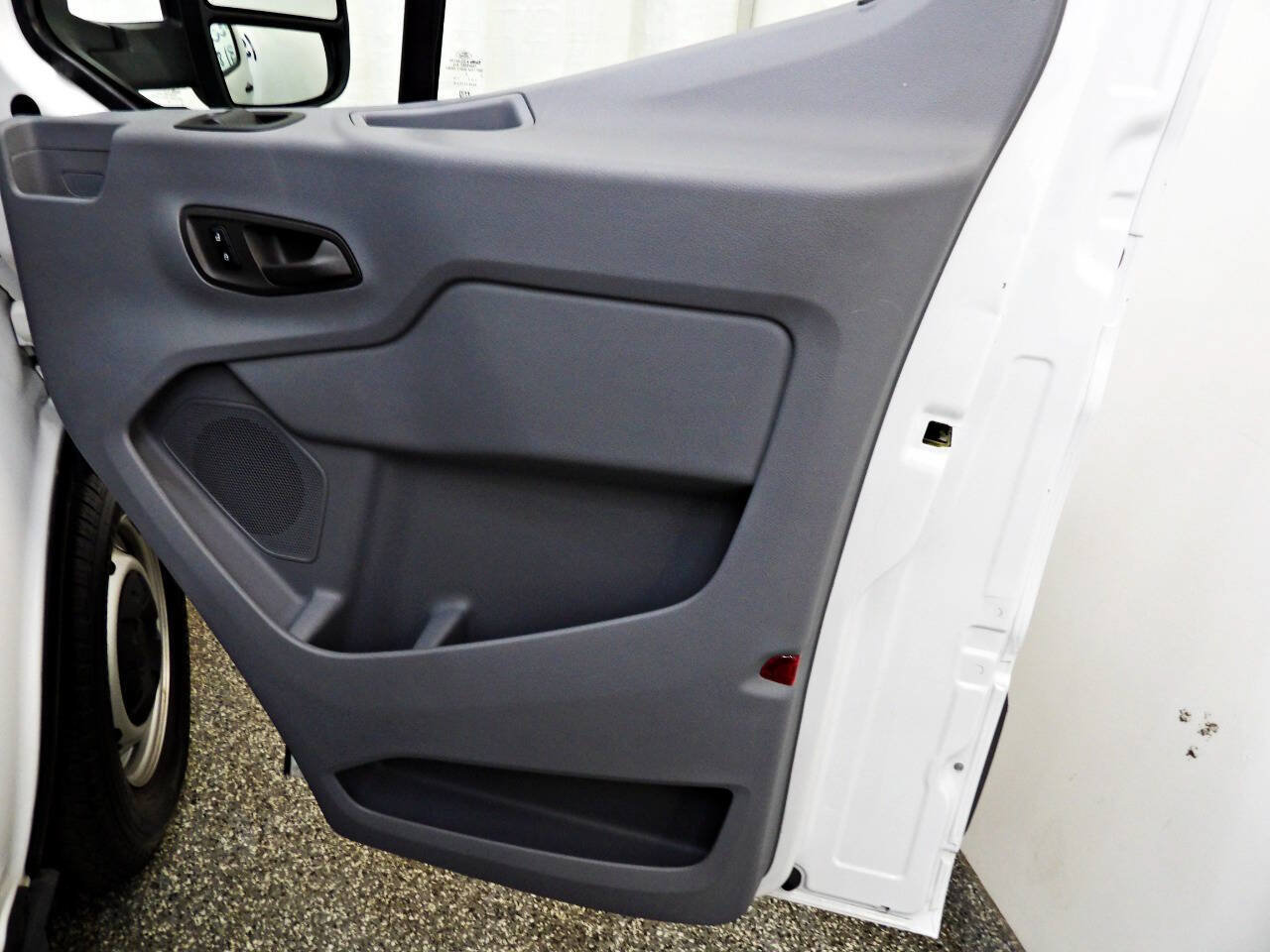 Used 2016 Ford Transit 150 XL RWD image 8