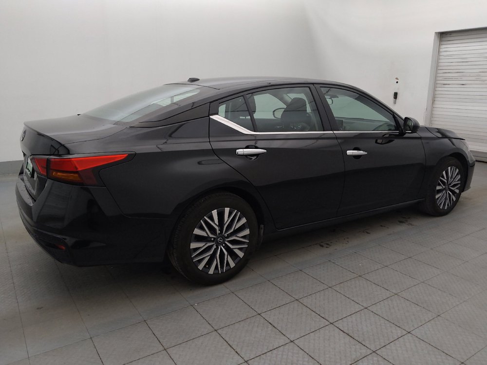 Used 2025 Nissan Altima 2.5 SV FWD image 10