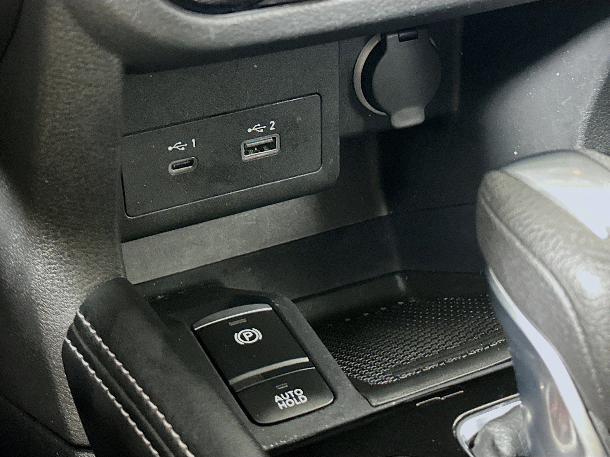 Used 2024 Nissan Kicks SR w/ SR Premium Package image 25