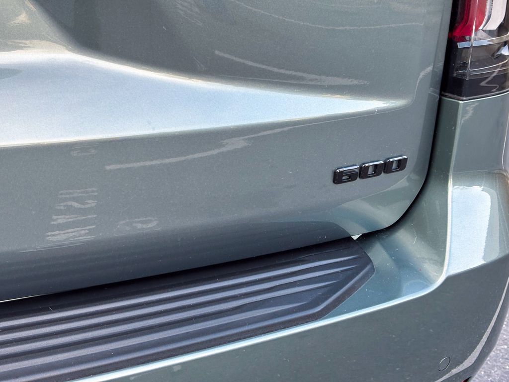 Used 2023 Cadillac Escalade Sport Platinum w/ LPO, ONYX Package image 11