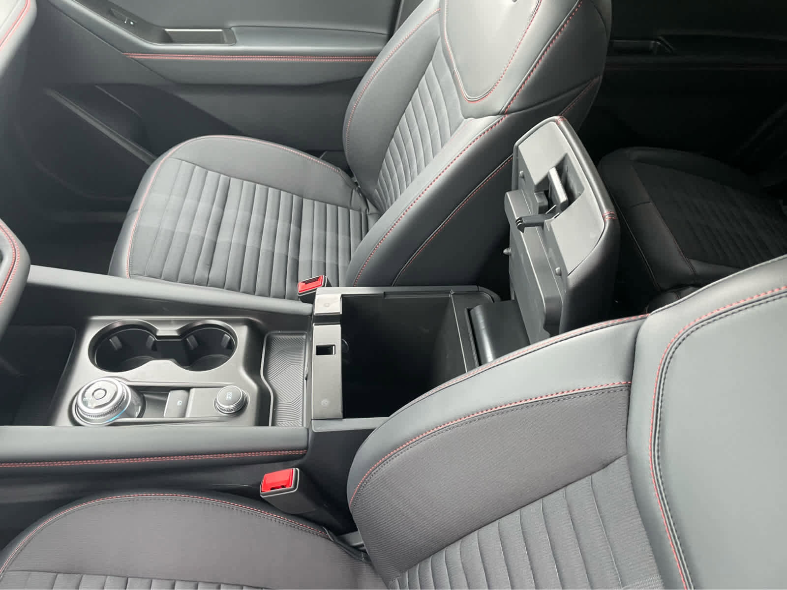 Used 2026 Ford Explorer ST-Line w/ ST-Line Street Pack image 34