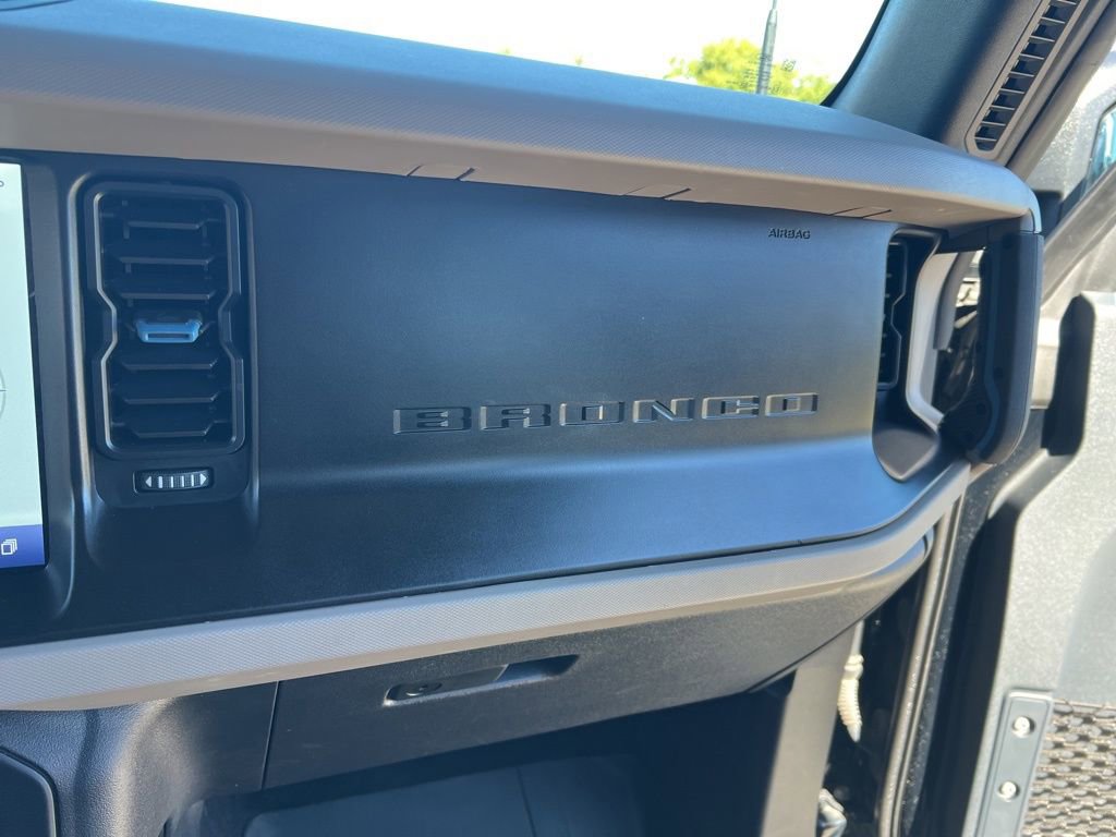 Used 2023 Ford Bronco Wildtrak image 39