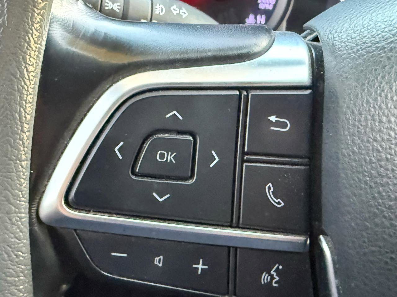 Used 2021 Toyota Highlander LE image 15