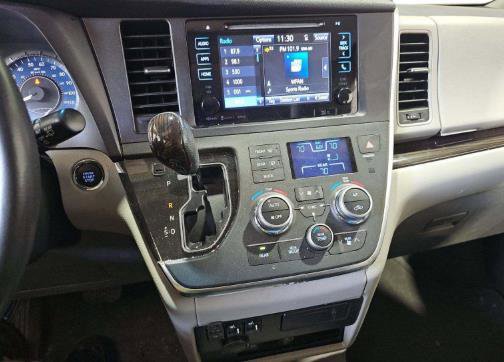 Used 2016 Toyota Sienna XLE Premium FWD image 4