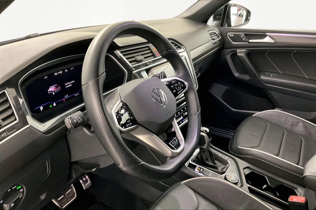 Used 2023 Volkswagen Tiguan SEL R-Line image 16