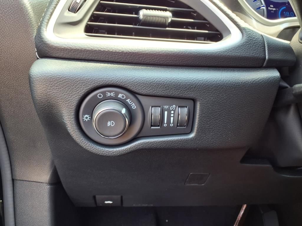 New 2026 Chrysler Pacifica Select image 21