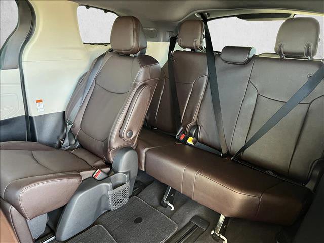 Used 2022 Toyota Sienna Platinum image 11
