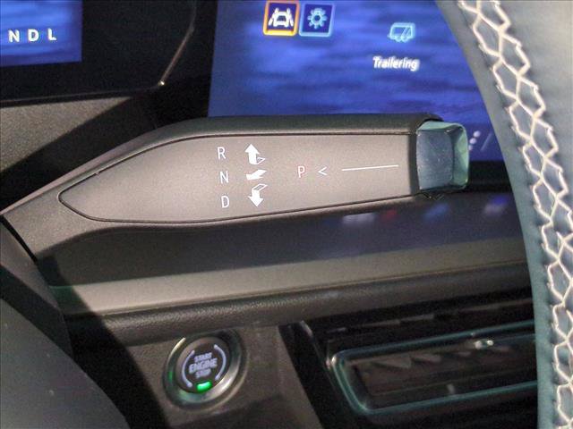 Used 2025 Chevrolet Traverse LT w/ Driver Confidence Package FWD image 12