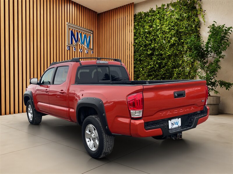 Used 2016 Toyota Tacoma TRD Sport AWD/4WD image 27