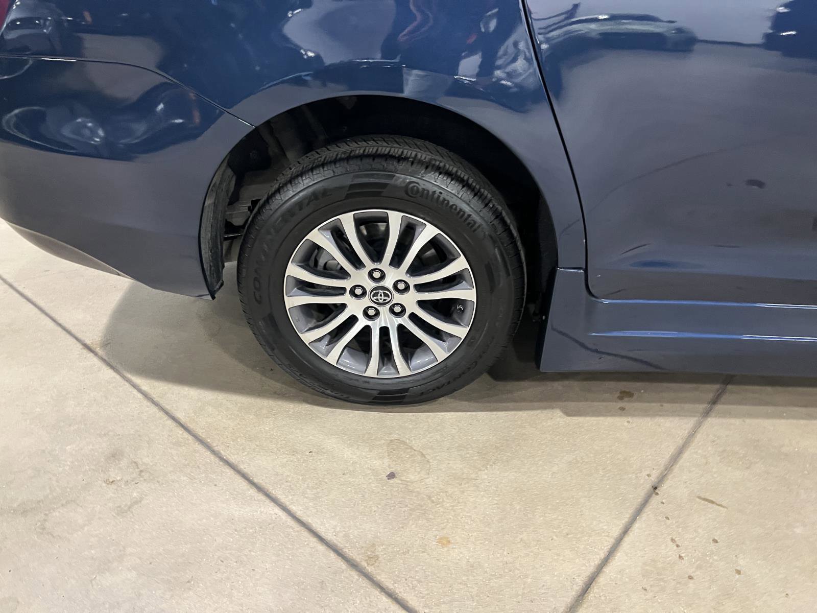 Used 2018 Toyota Sienna XLE w/ XLE Navigation Package image 43