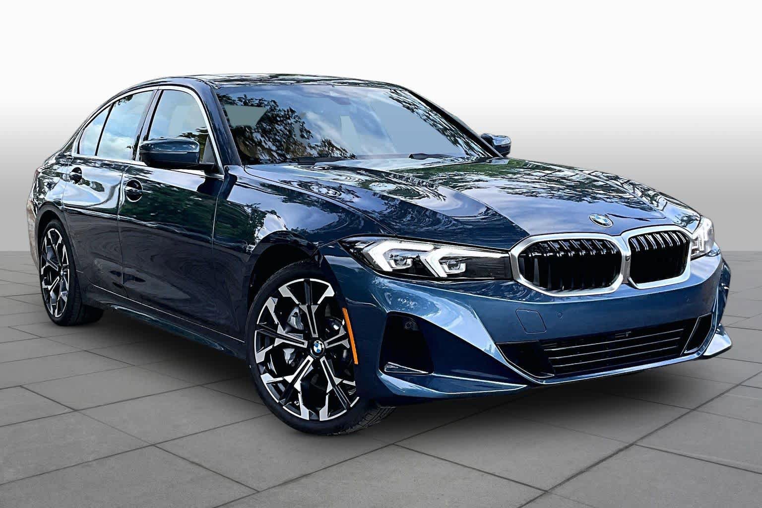 Certified 2025 BMW 330i Sedan RWD image 3